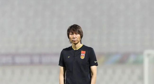大坤坤戳桃子