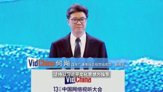 美女脱掉内衣